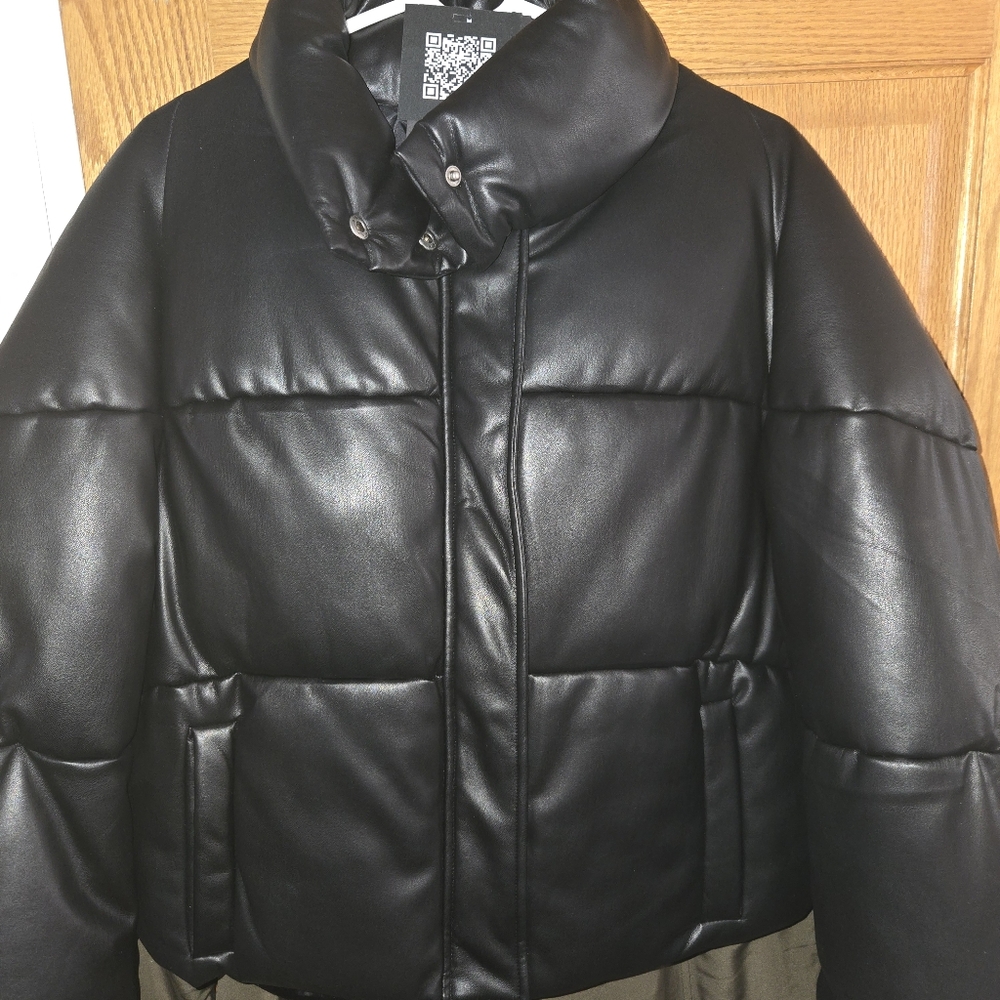 Woman's large Apparis puffer